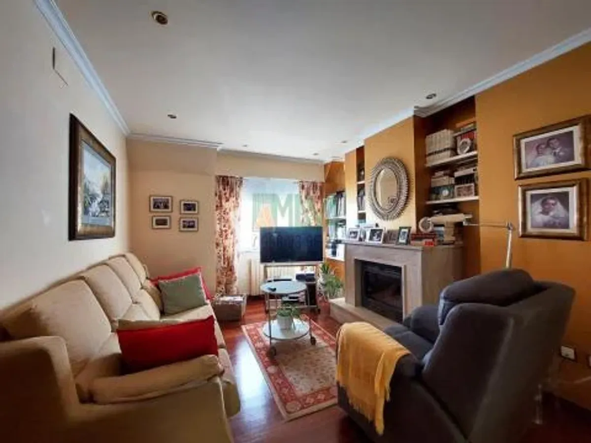 MAGNIFICO CHALET EN LA CIUDAD