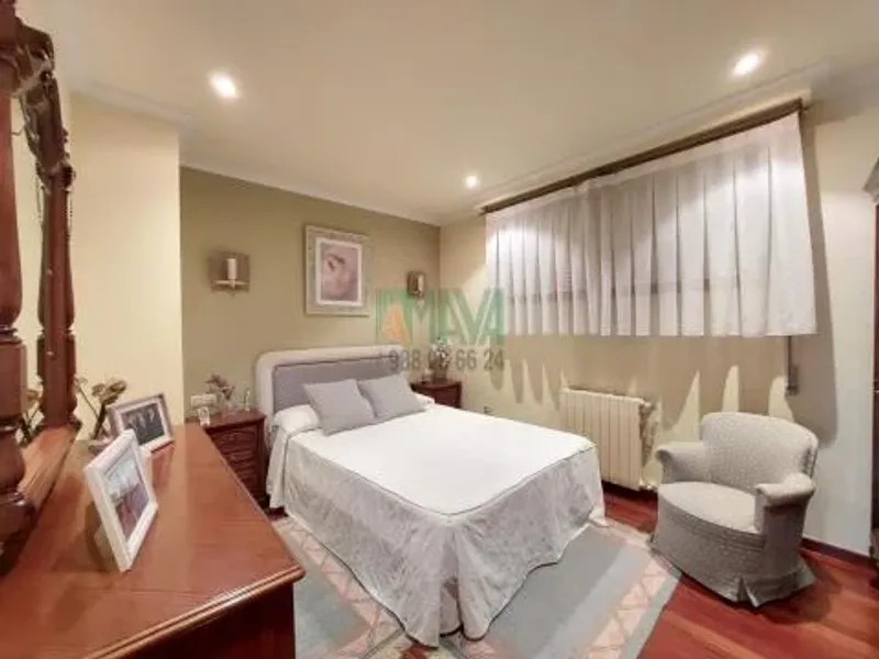 MAGNIFICO CHALET EN LA CIUDAD