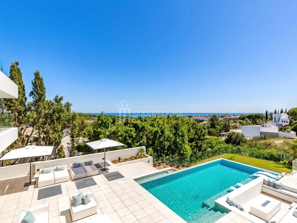 Modern Luxurious Villa in El Paraiso