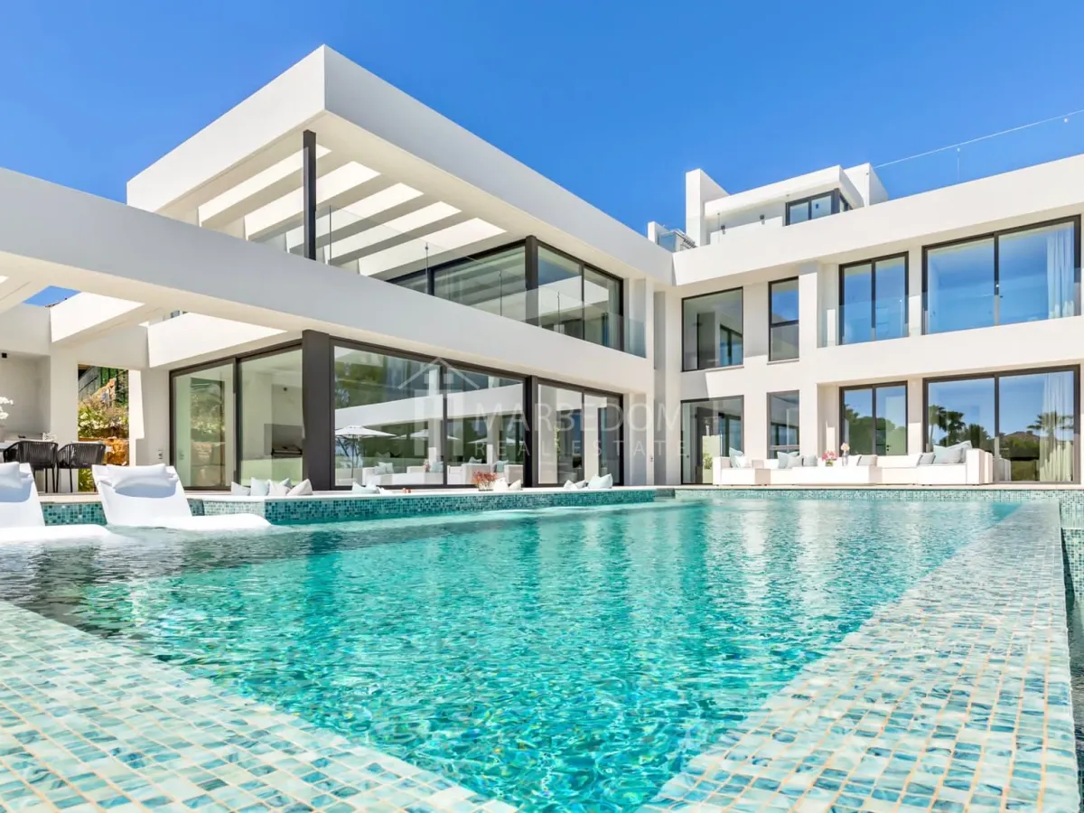 Modern Luxurious Villa in El Paraiso