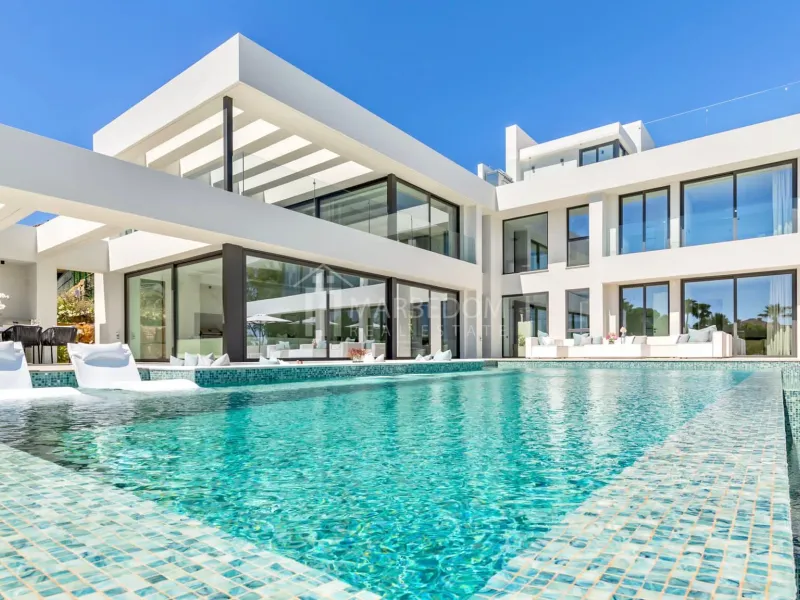 Modern Luxurious Villa in El Paraiso