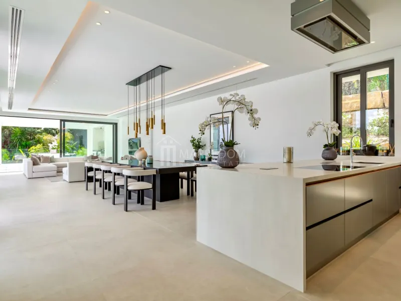 Modern Luxurious Villa in El Paraiso