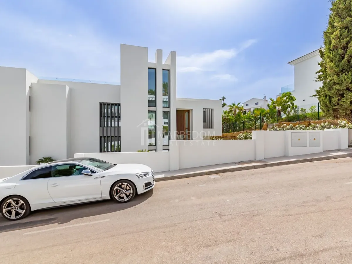 Modern Luxurious Villa in El Paraiso