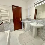 Apartamento T2 com vista mar situado perto do centro histórico de Albufeira. 13