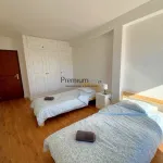 Apartamento T2 com vista mar situado perto do centro histórico de Albufeira. 15