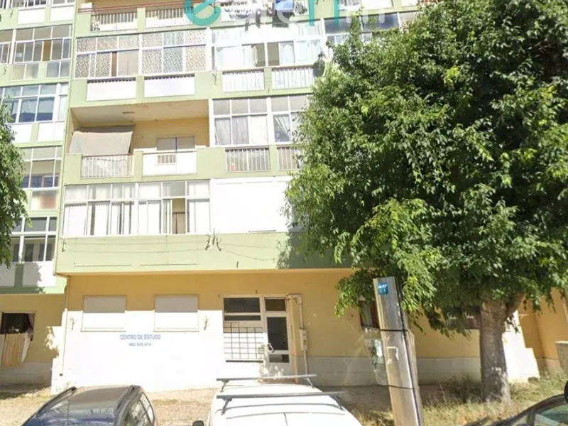 Acolhedor T1 na Sobreda em excelente estado de conservação e localização privilegiada