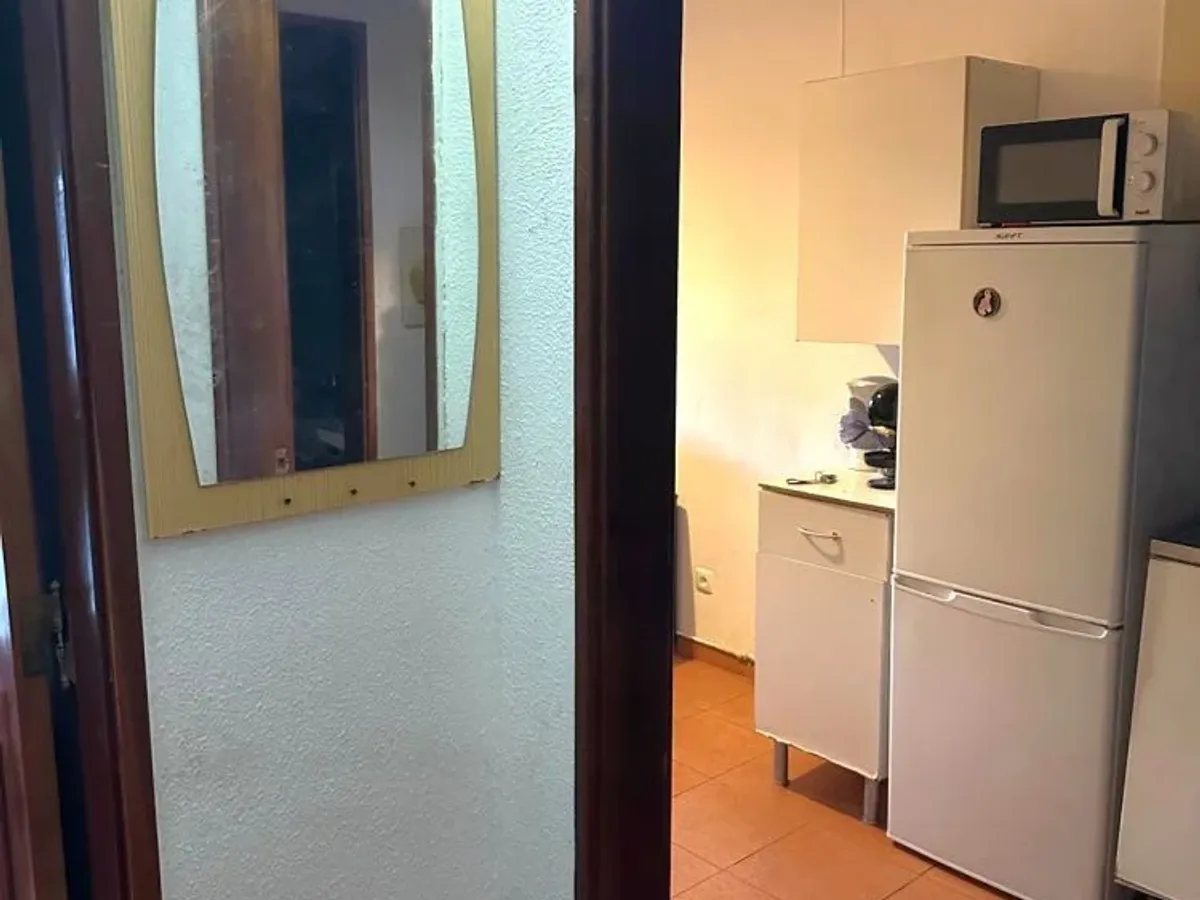 Acolhedor T1 na Sobreda em excelente estado de conservação e localização privilegiada