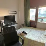 Acolhedor T1 na Sobreda em excelente estado de conservação e localização privilegiada 12