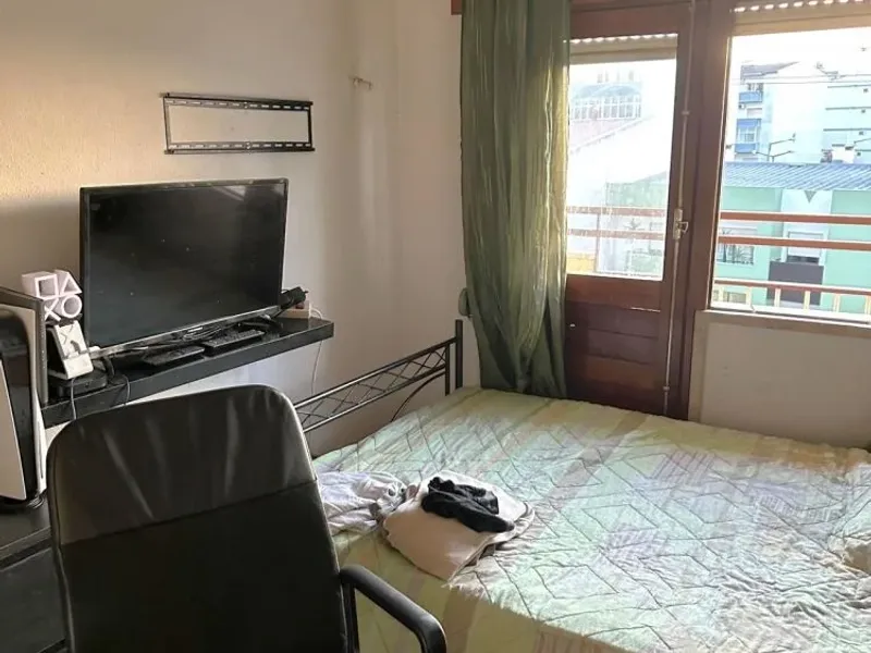 Acolhedor T1 na Sobreda em excelente estado de conservação e localização privilegiada