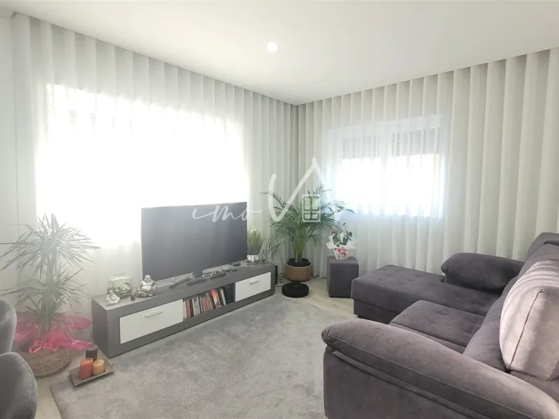 Apartamento T3 junto à praia