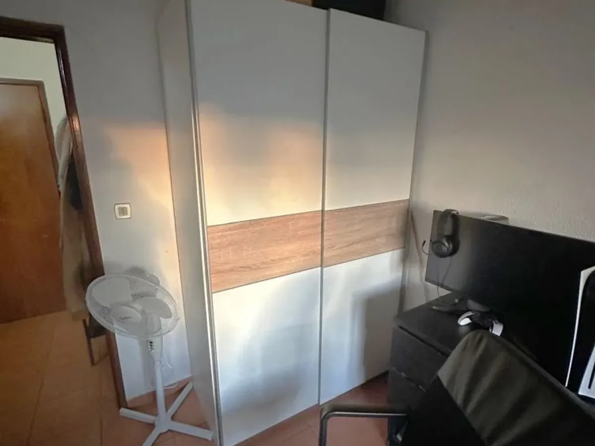 Acolhedor T1 na Sobreda em excelente estado de conservação e localização privilegiada