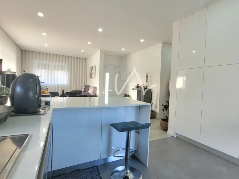 Apartamento T3 junto à praia