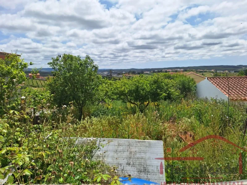 Terreno Urbano com 674.00 m2, com possibilidade de destaque