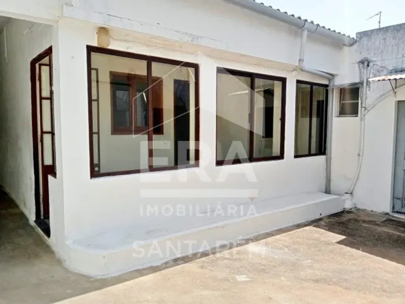 Moradia com Anexos, Quintal e Vista Panorâmica