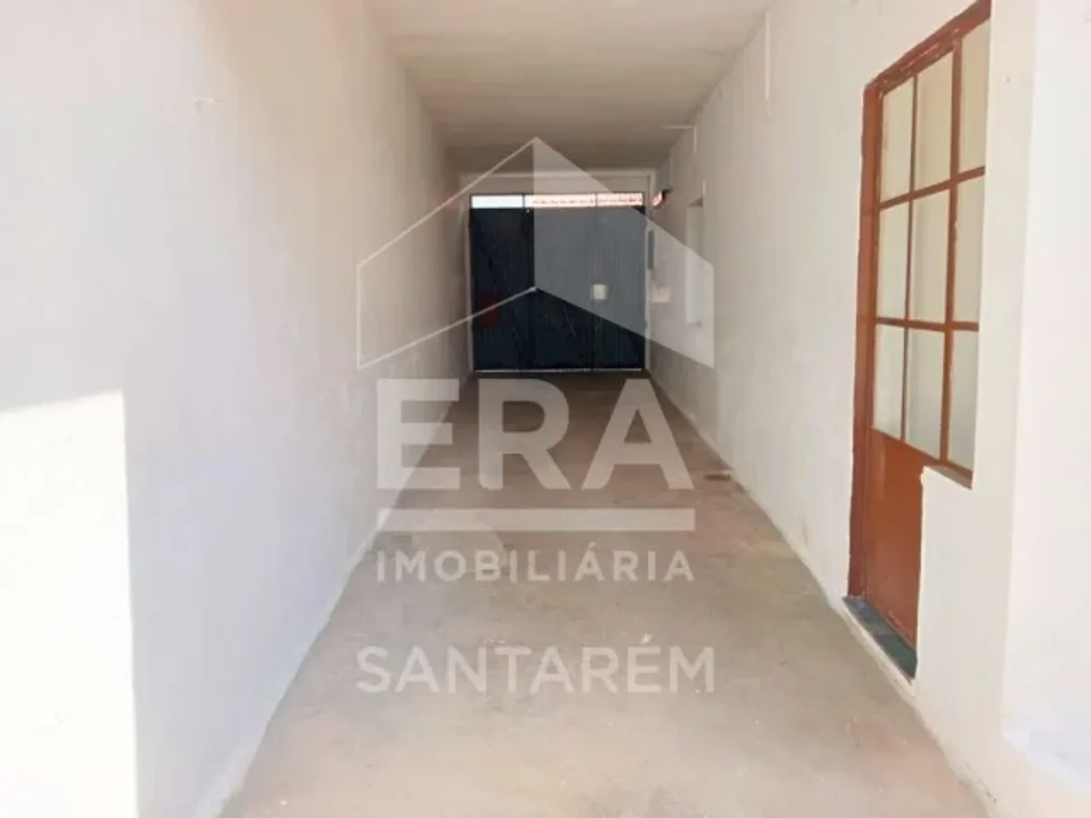 Moradia com Anexos, Quintal e Vista Panorâmica