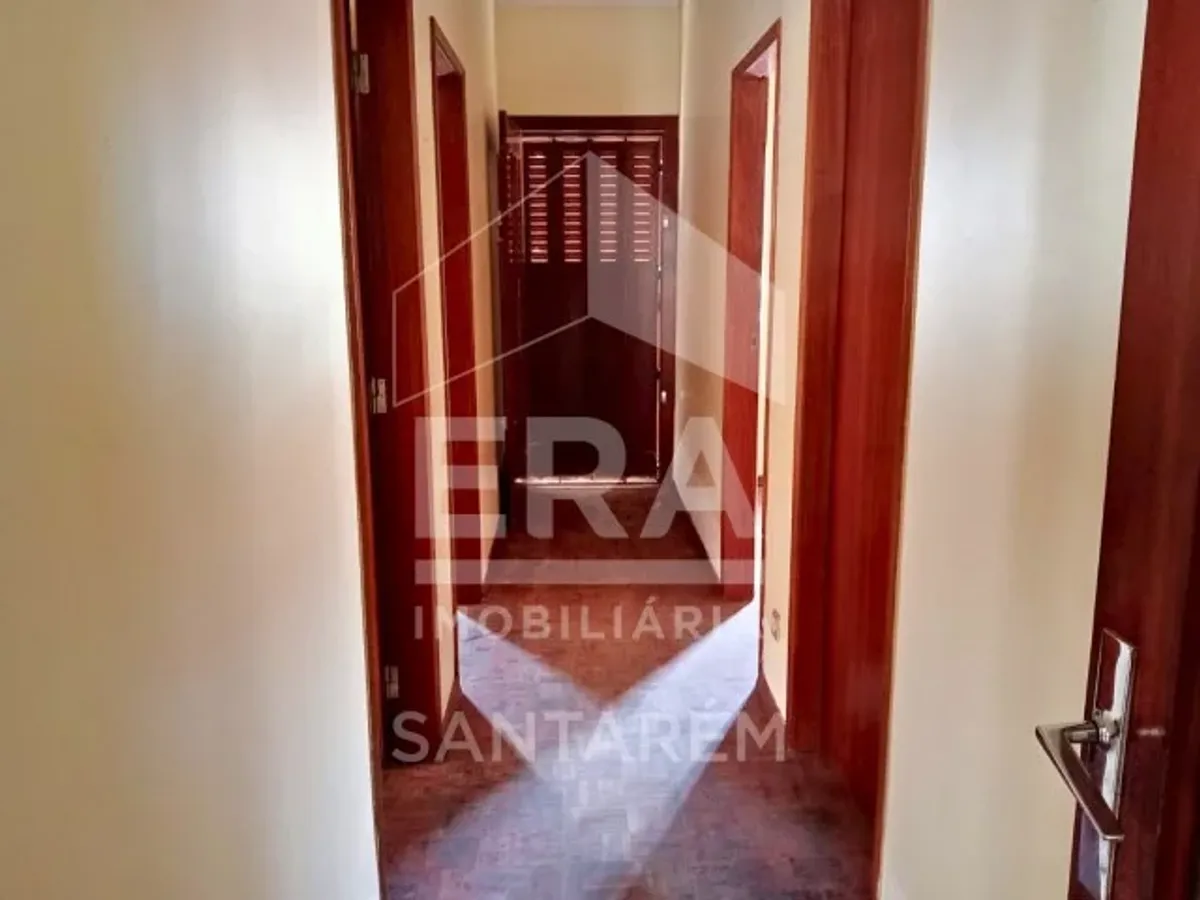 Moradia com Anexos, Quintal e Vista Panorâmica