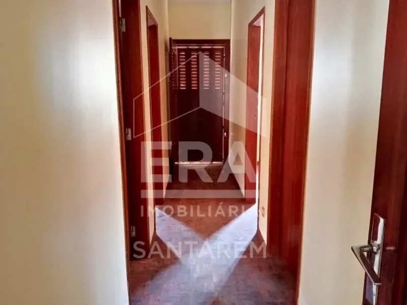 Moradia com Anexos, Quintal e Vista Panorâmica