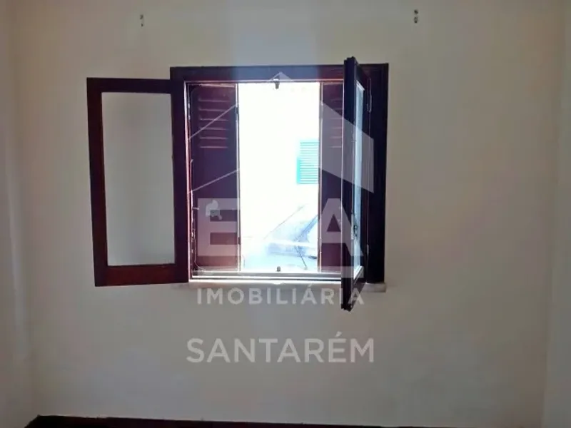 Moradia com Anexos, Quintal e Vista Panorâmica