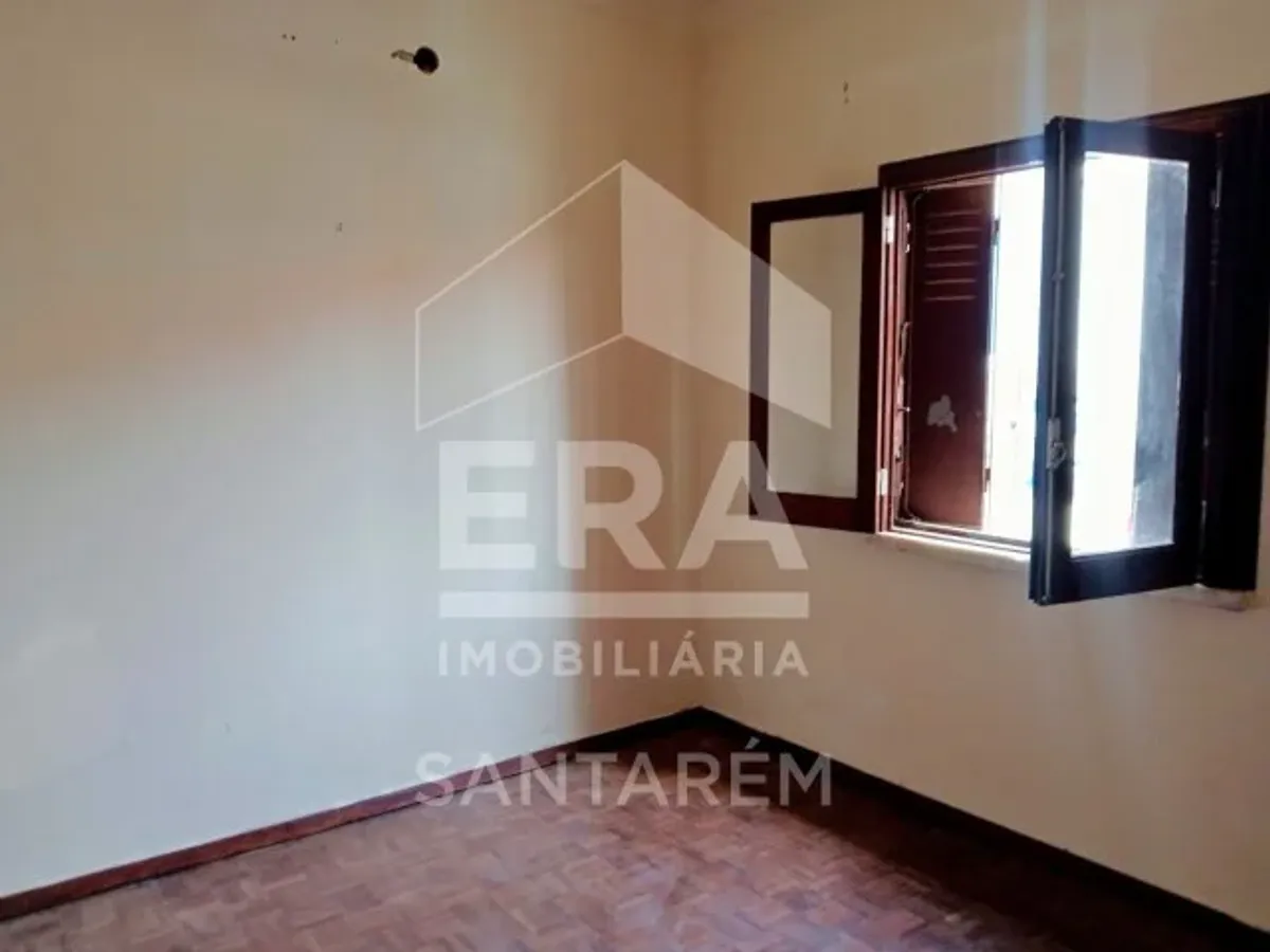 Moradia com Anexos, Quintal e Vista Panorâmica