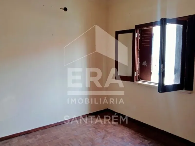 Moradia com Anexos, Quintal e Vista Panorâmica