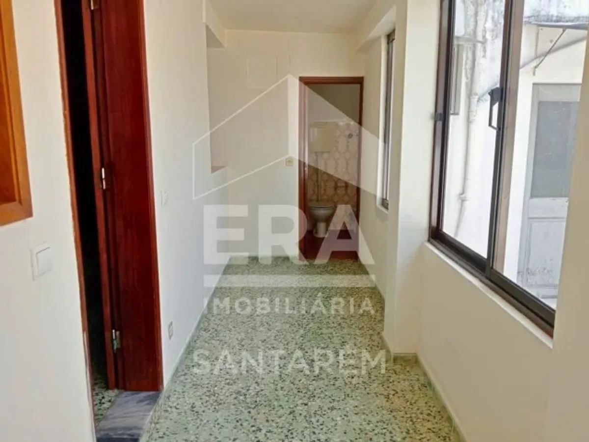 Moradia com Anexos, Quintal e Vista Panorâmica