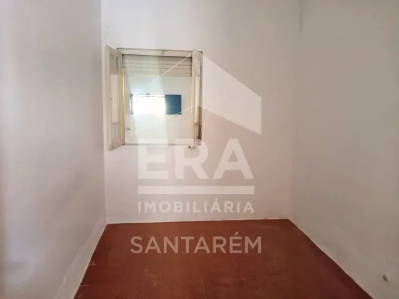 Moradia com Anexos, Quintal e Vista Panorâmica