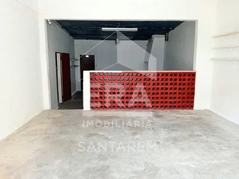 Moradia com Anexos, Quintal e Vista Panorâmica