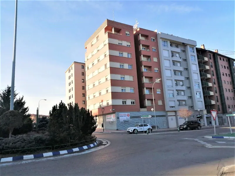 Local comercial en Teruel, Ensanche, alquiler