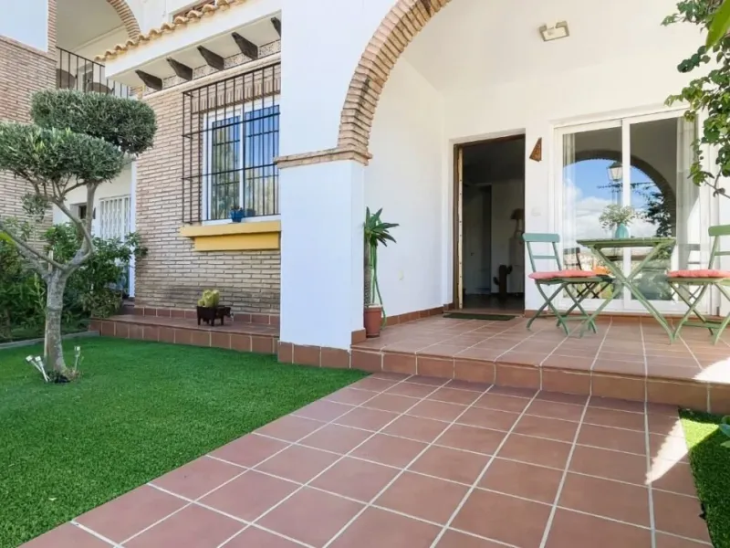 Fabulous 3-bedroom duplex with mountain views and garden in Vera playa