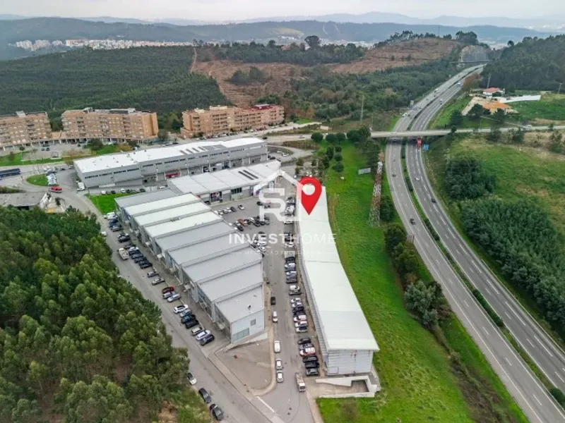 Armazém 241m2 | Zona Industrial Ermesinde | 2 Frentes | 2 Pisos