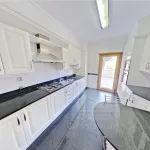 Apartamento de Luxo T1 Quinta das Conchas com box fechada e grande Terraço 2