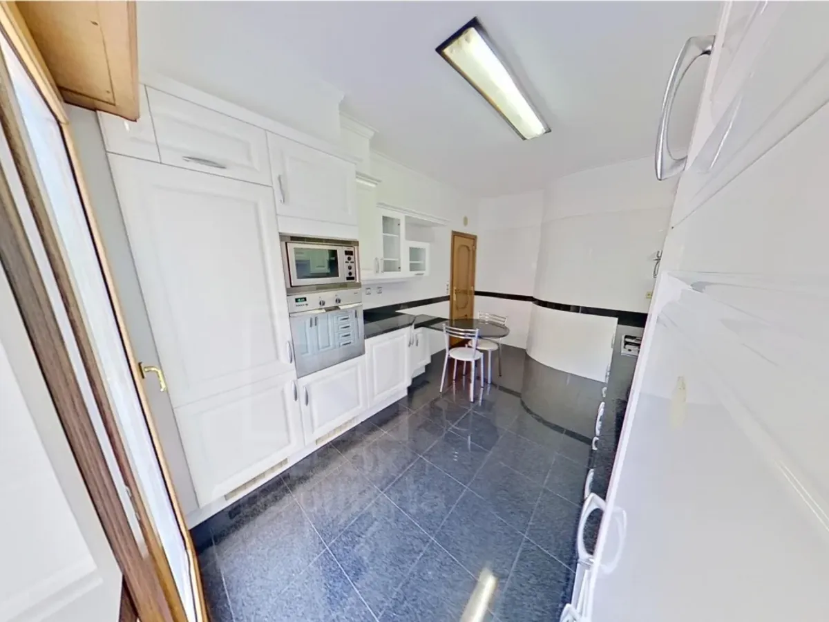 Apartamento de Luxo T1 Quinta das Conchas com box fechada e grande Terraço