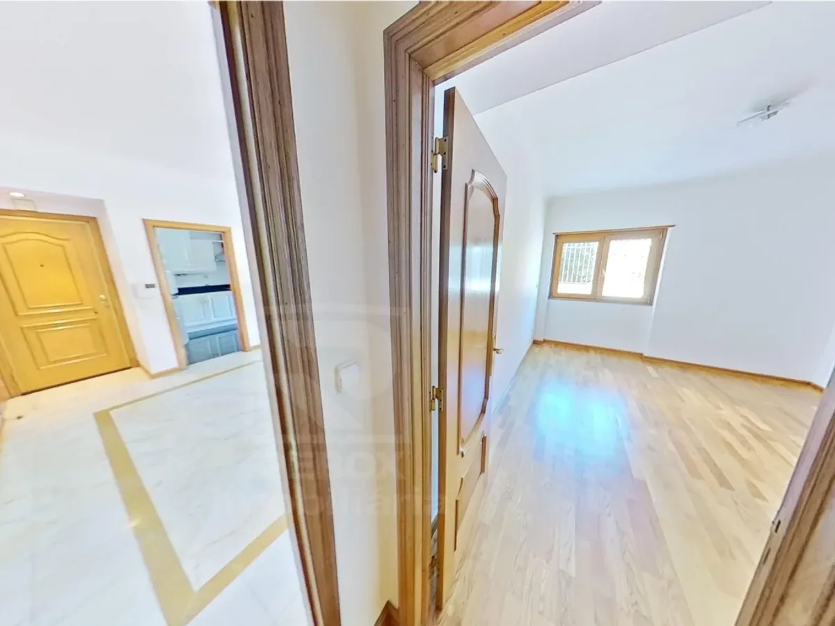 Apartamento de Luxo T1 Quinta das Conchas com box fechada e grande Terraço