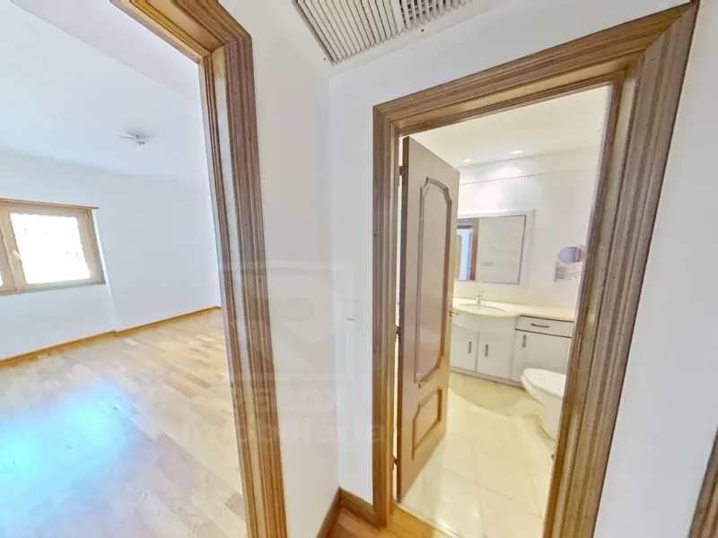 Apartamento de Luxo T1 Quinta das Conchas com box fechada e grande Terraço