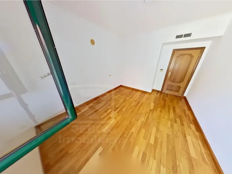 Apartamento de Luxo T1 Quinta das Conchas com box fechada e grande Terraço