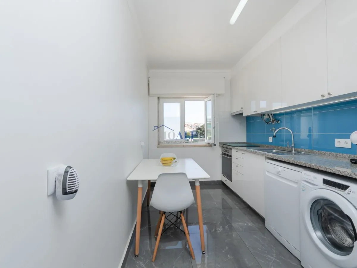 Apartamento T2 em Carcavelos, com arrecadação