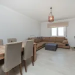 Apartamento T2 em Carcavelos, com arrecadação 8