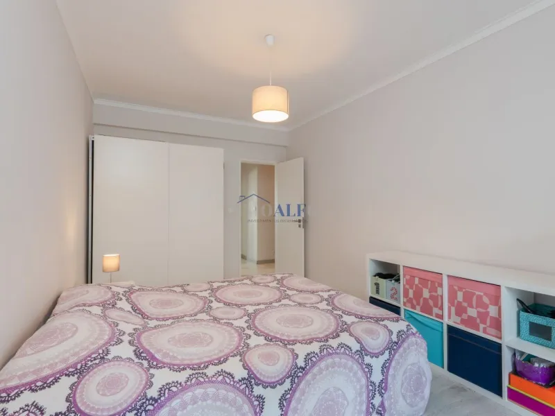 Apartamento T2 em Carcavelos, com arrecadação