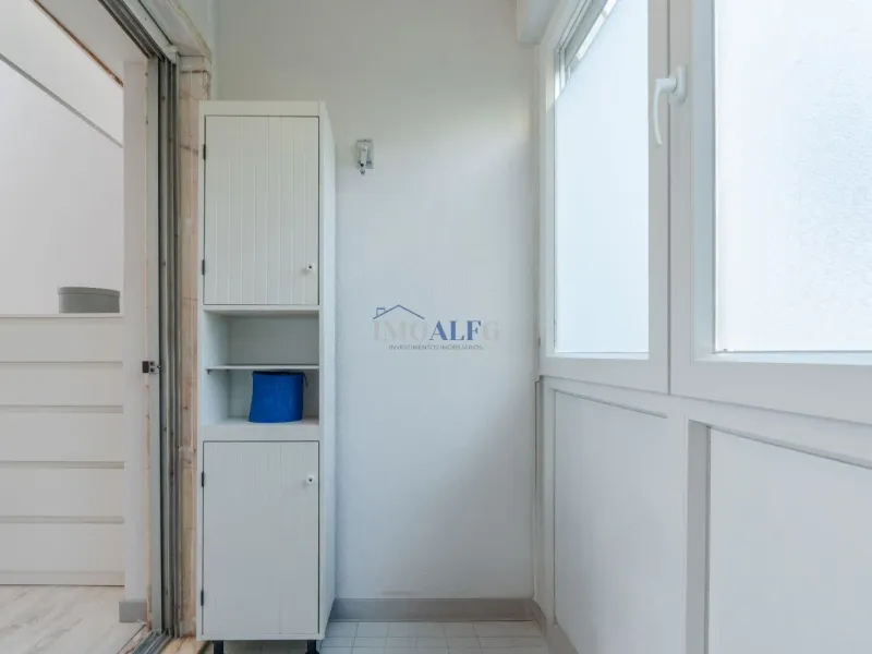 Apartamento T2 em Carcavelos, com arrecadação