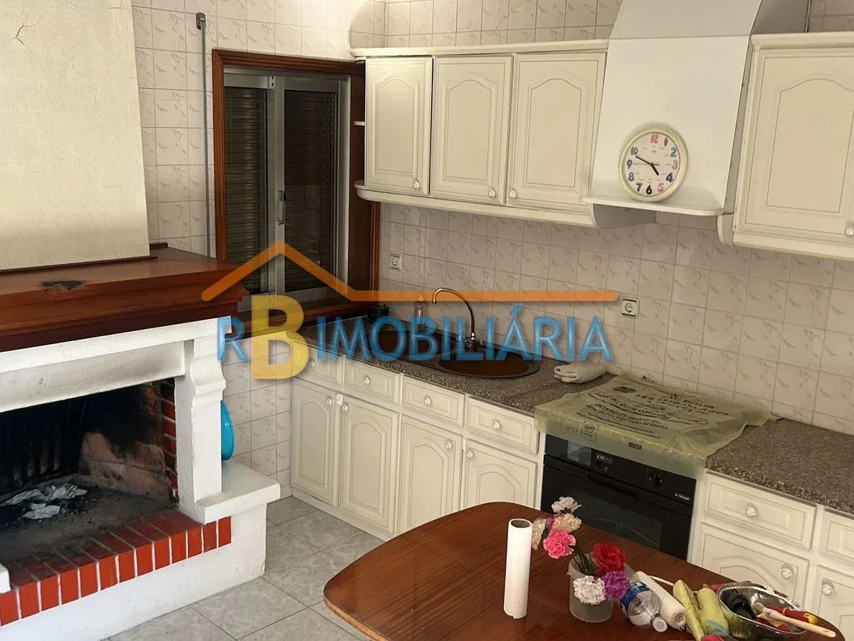 Conjunto de 2 moradias geminadas em Mansores