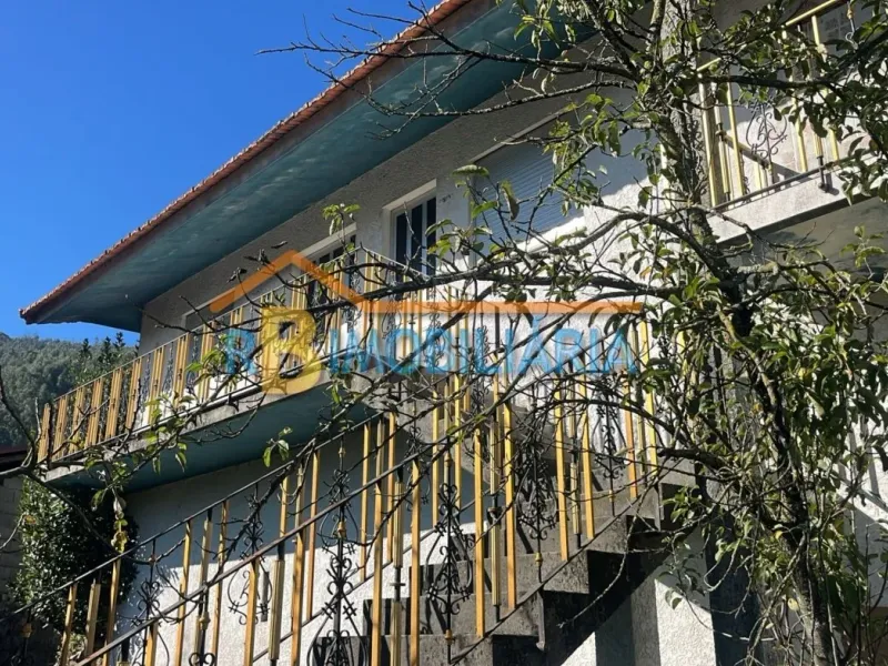 Conjunto de 2 moradias geminadas em Mansores