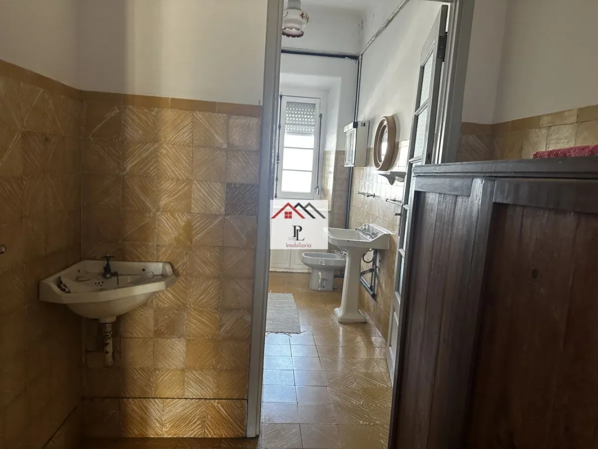 Apartamento T4 Junto a Faculdade Economia ( A229PV)
