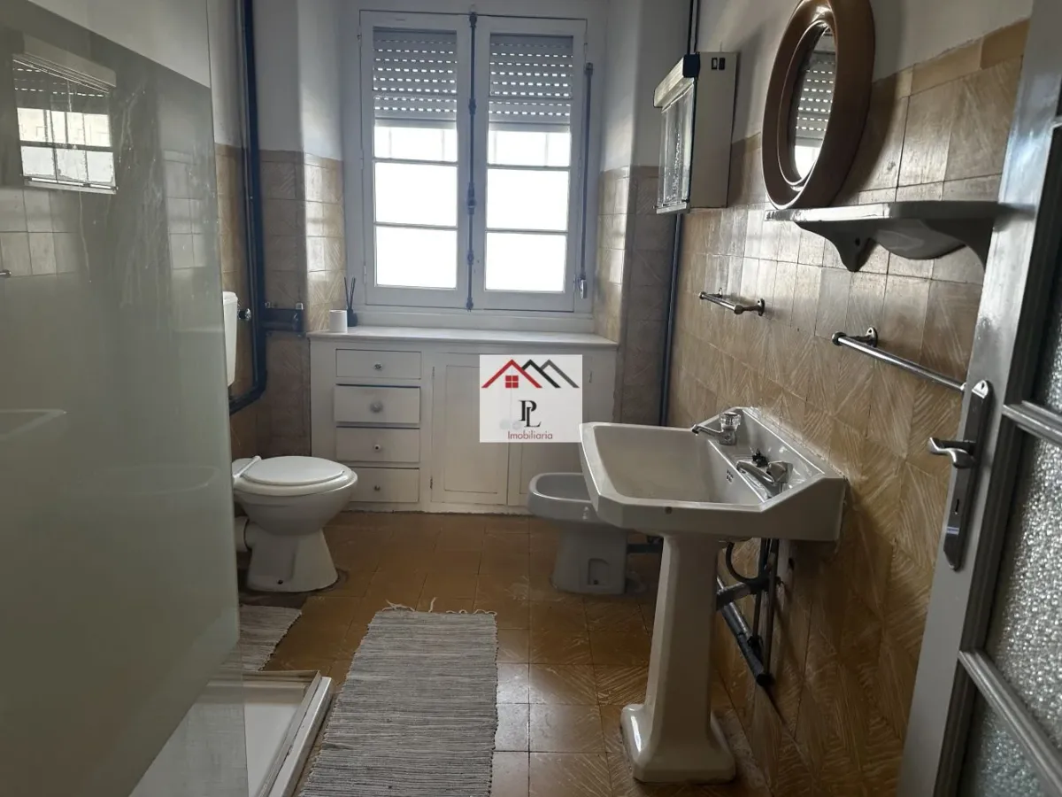 Apartamento T4 Junto a Faculdade Economia ( A229PV)