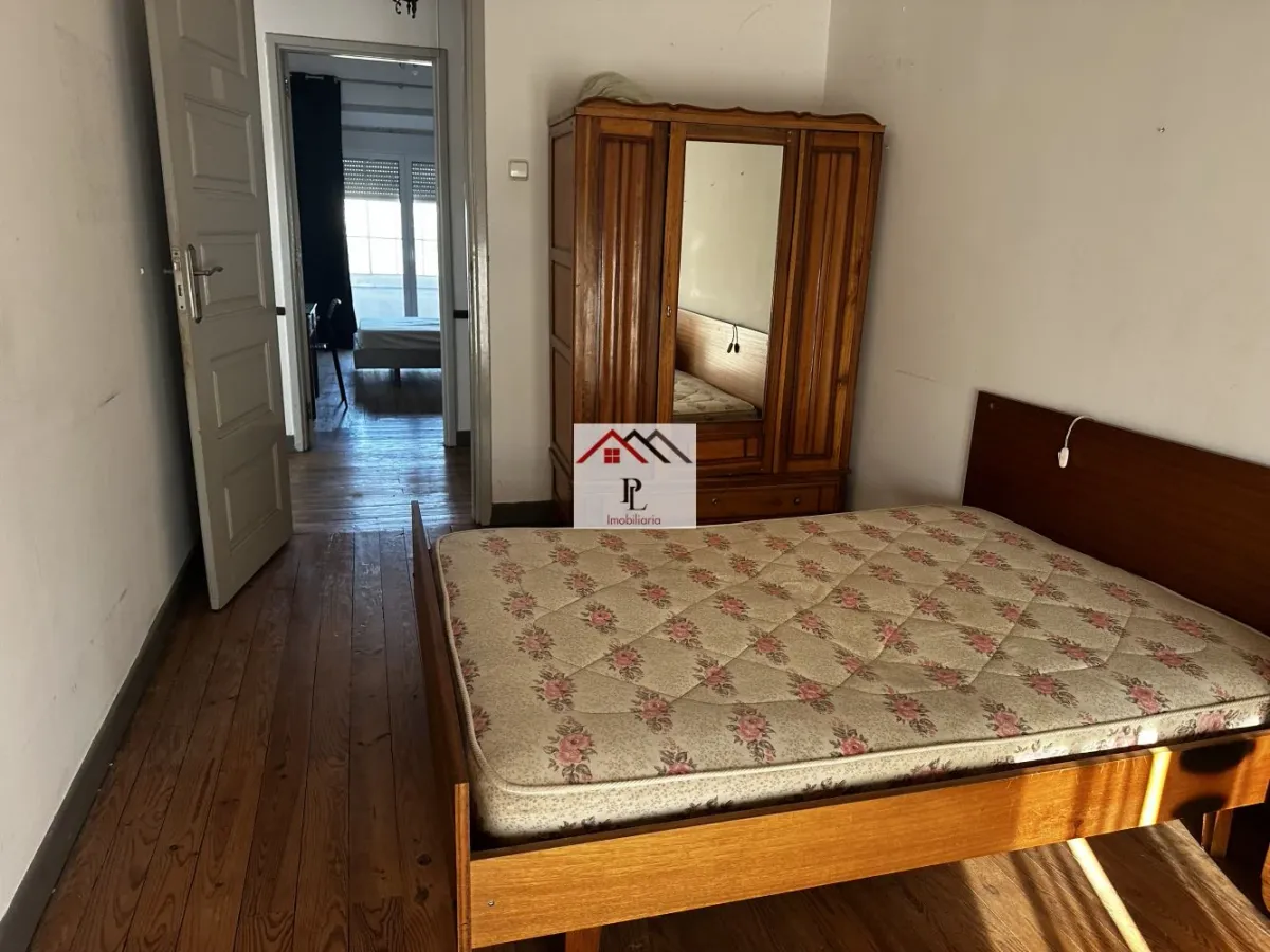 Apartamento T4 Junto a Faculdade Economia ( A229PV)