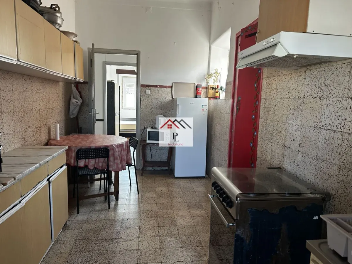 Apartamento T4 Junto a Faculdade Economia ( A229PV)