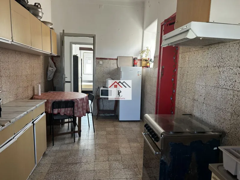 Apartamento T4 Junto a Faculdade Economia ( A229PV)
