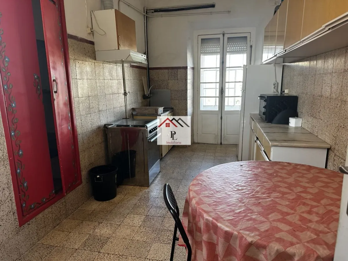 Apartamento T4 Junto a Faculdade Economia ( A229PV)
