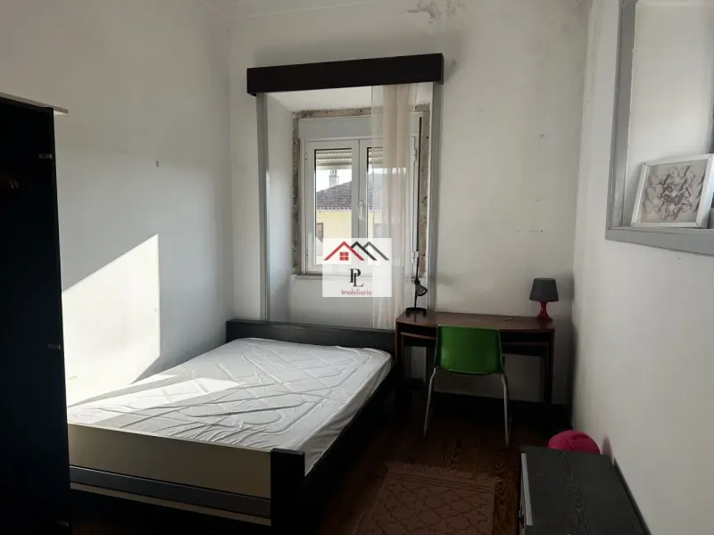Apartamento T4 Junto a Faculdade Economia ( A229PV)