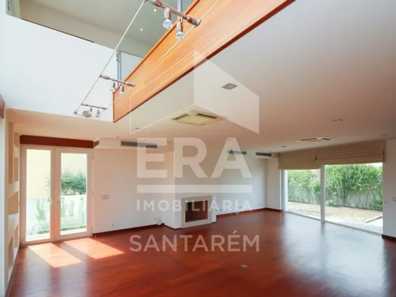 Moradia T6 com Piscina no Centro da Cidade Santarém