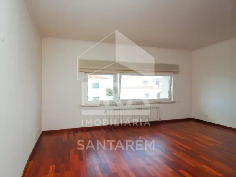 Moradia T6 com Piscina no Centro da Cidade Santarém